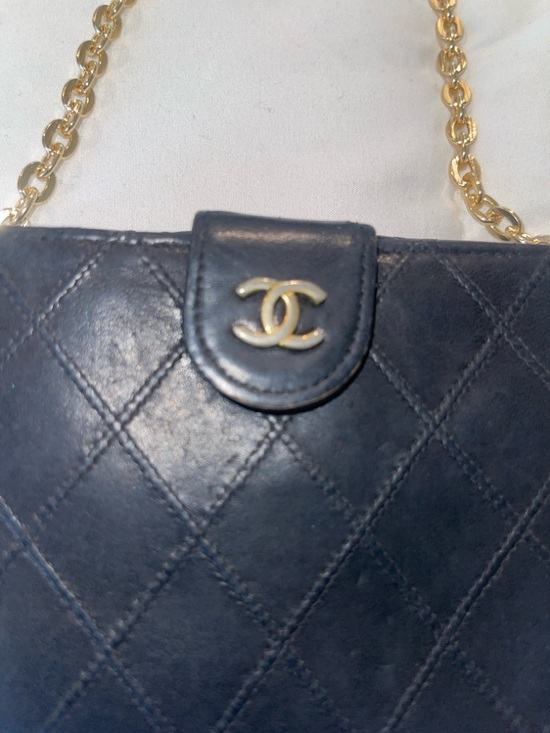 CHANEL Black Quilted Leather Wallet with Gold Chain - Picture 13 of 16